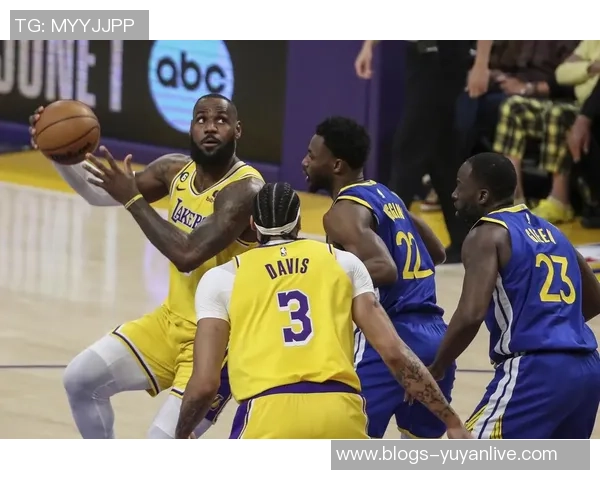 勇士与湖人精彩对决回放分析揭示比赛背后的战术与亮点